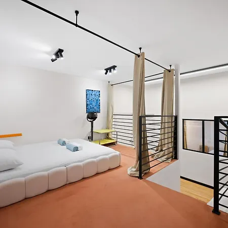 Beautiful Loft In With Terrace - Ac شقة *